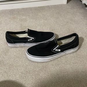 Slip on black and white vans